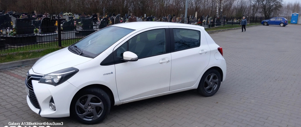 Toyota Yaris cena 43800 przebieg: 105000, rok produkcji 2016 z Rzeszów małe 301